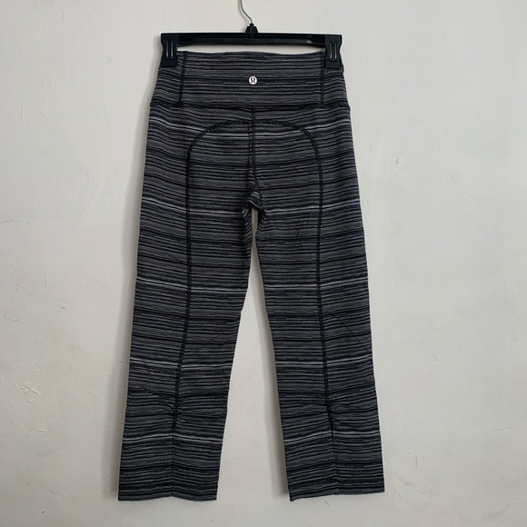 Lululemon Gather & Crow Crops Cropped Capri Leggings, Black & Gray, size 4 - Picture 9 of 10